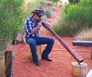 didgeridoo-player-at-the-sounds-of-silence-dinner-ayers-rock-australia